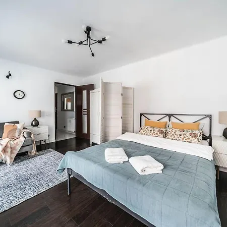 Wroniecka In Center *