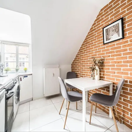 Wroniecka In Center *